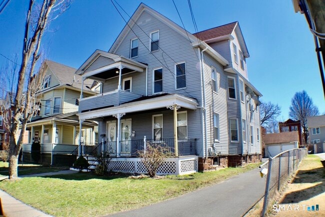 Building Photo - 51 Brownell Ave Unit 1st Floor