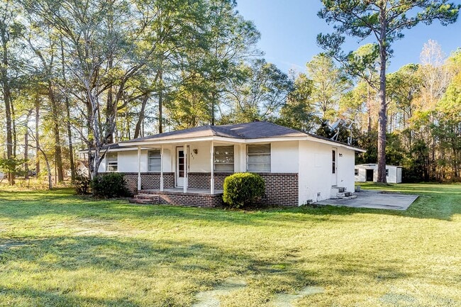 Photo - Charming 3-Bedroom 1.5 Bath Cottage-Style Bungalow with Open Floorplan and Kitchen Island
