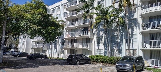 Building Photo - 496 NW 165th St Unit D109