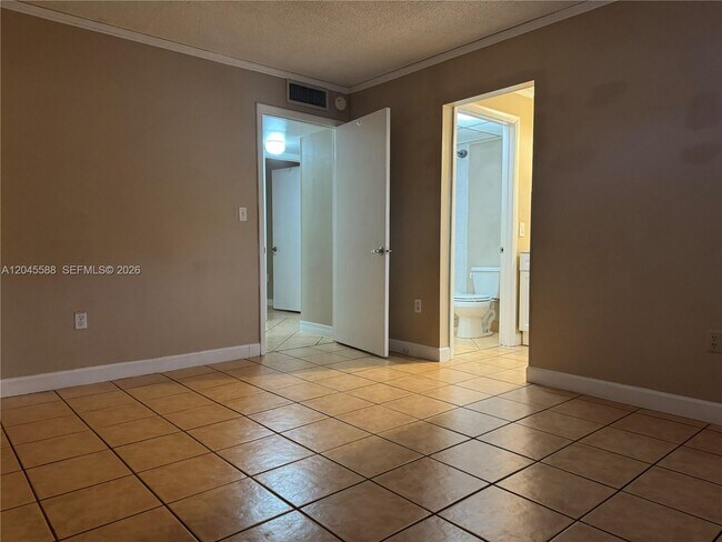 Photo - 10865 SW 112th Ave Unidad 105