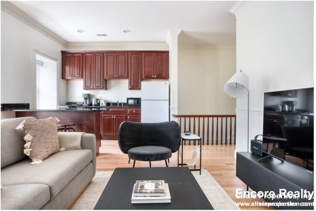 Building Photo - 1611 Tremont St Unit 3