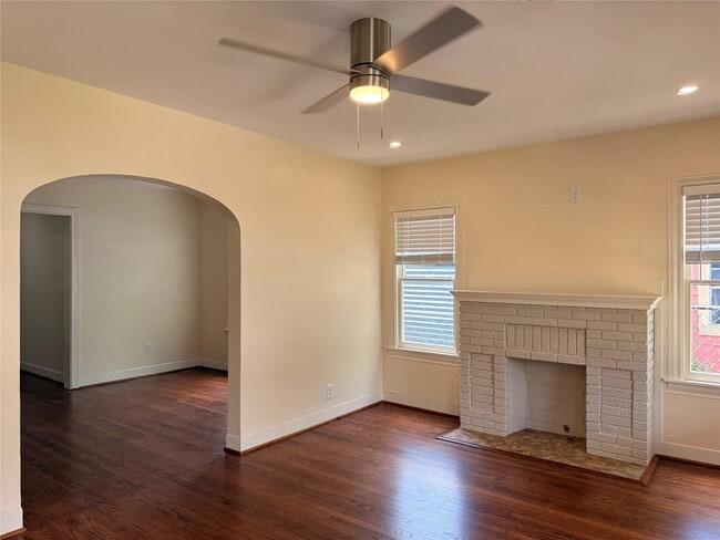 Photo - 2827 Robertson St
