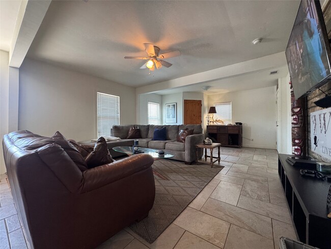 Photo - 1823 Market St