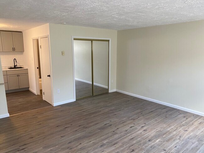 Photo - 1447 State Ave Unit 3