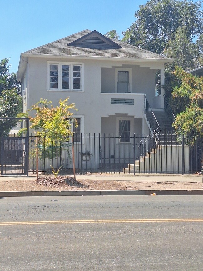 Building Photo - 1412 F St Unit A