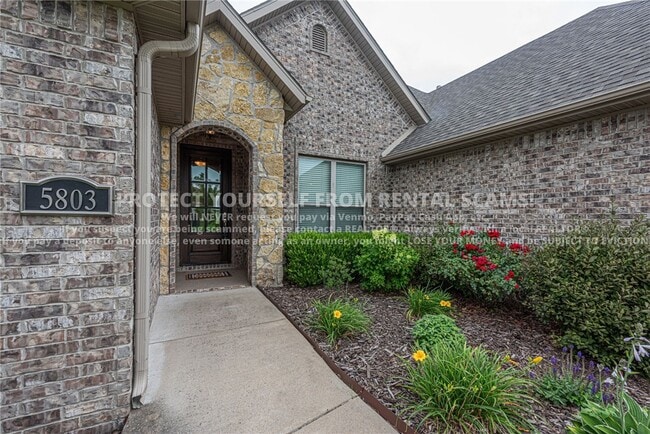 Photo - 5803 SW North Fork St