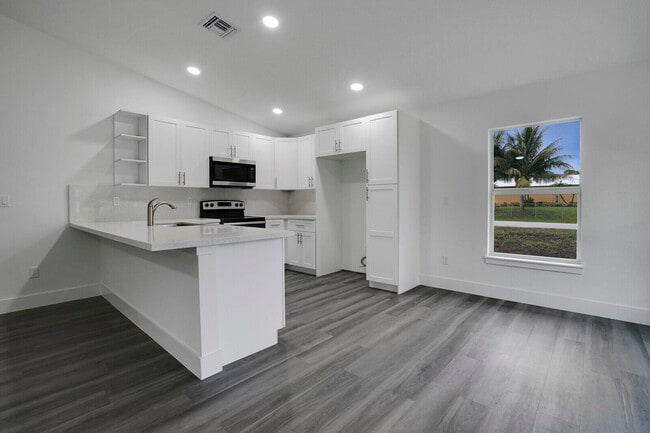 Photo - 8003 Hibiscus Rd