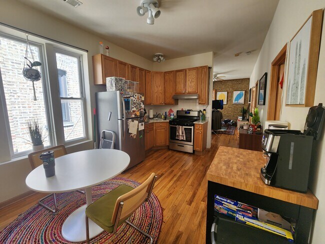 Photo - 2048 N Western Ave Unidad 3R