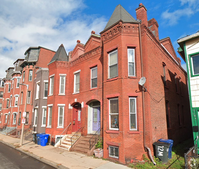 Building Photo - 10 Moreland St Rental