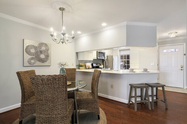 Photo - 6932 Fairfax Dr Unit 202