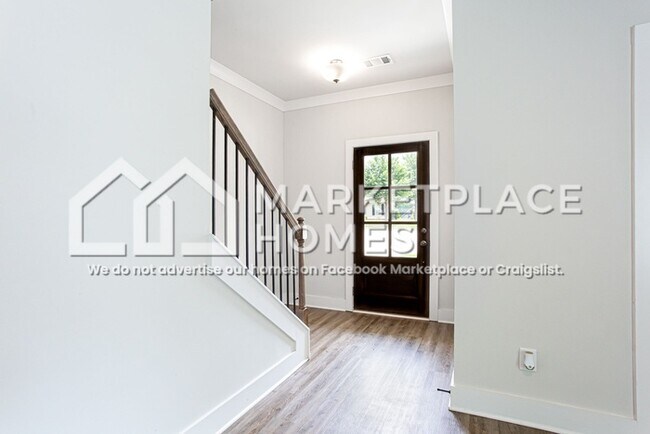 Photo - 185 Russell Way