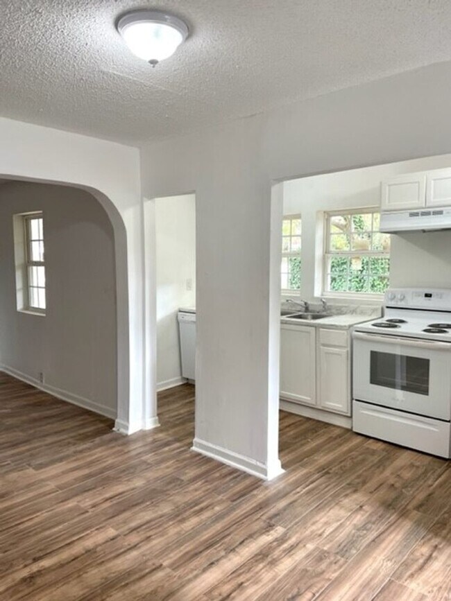 Photo - 1 Bed / 1 Bath downtown