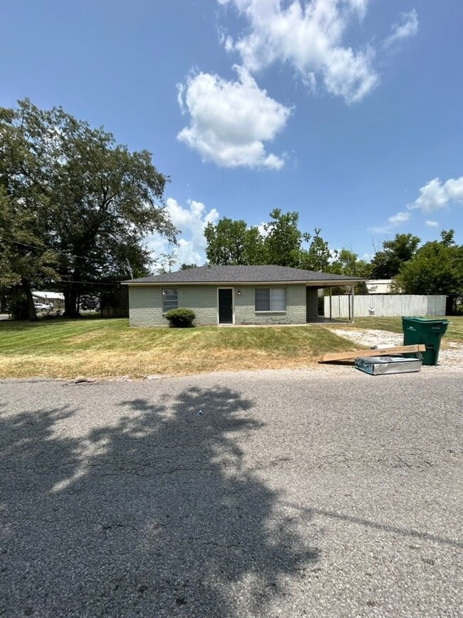 Photo - 880 W Verdine St
