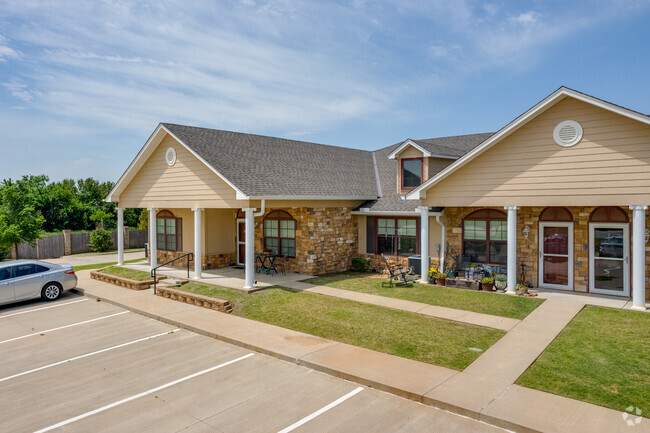 Resident Parking - Silver Elm Estates of Norman Rental