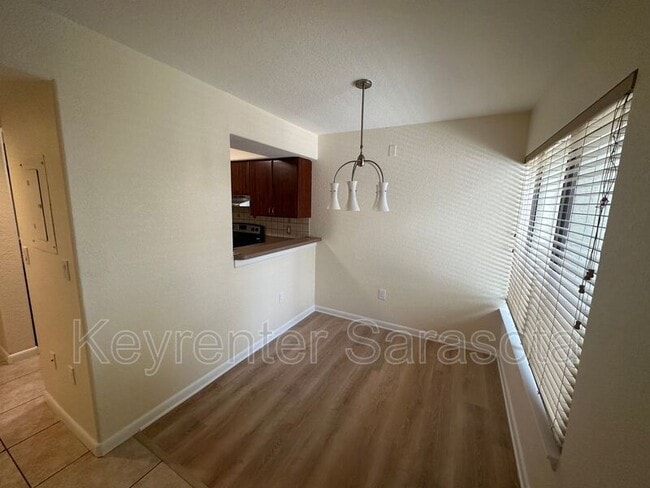 Photo - 4946 25th St W