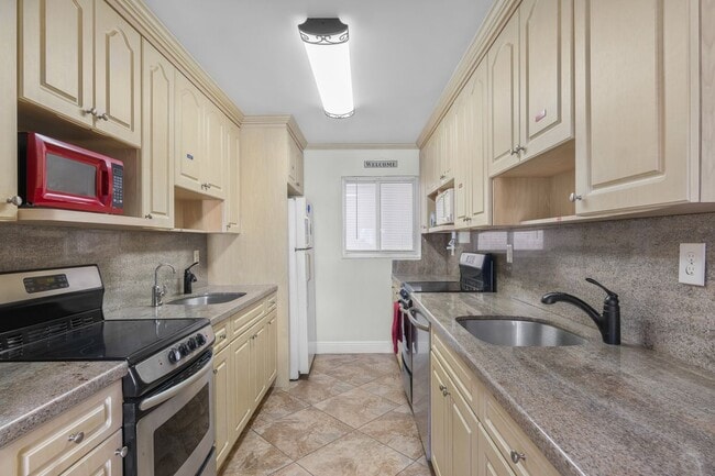 Photo - 4141 Collins Ave