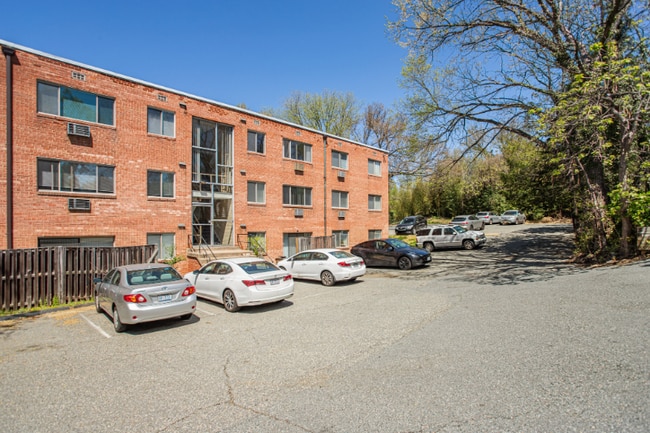 Photo - 4465 MacArthur Blvd NW Unit 4