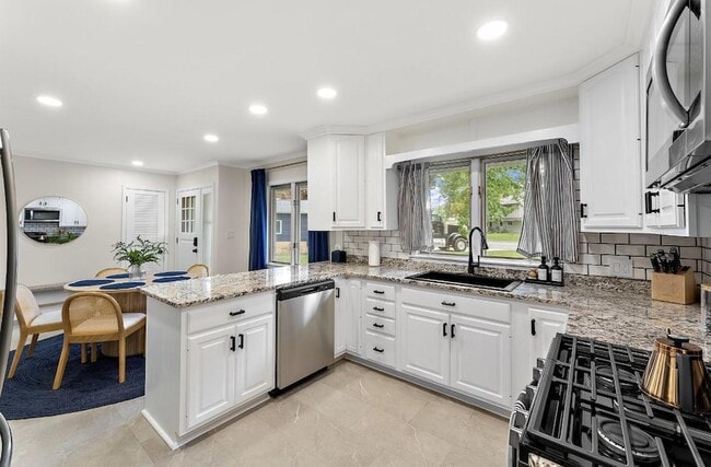 Photo - 1424 Vista Ln SW