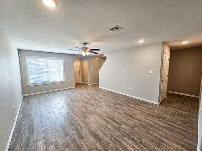 Photo - 6632 Leightyn Ln