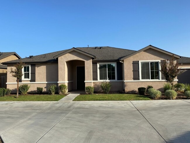 Building Photo - Newer home for rent in Visalia