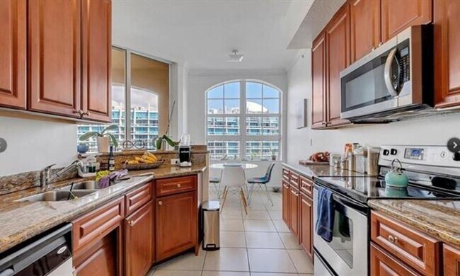 Photo - 3001 NE 185th St Unit 3001 NE 185th St  515