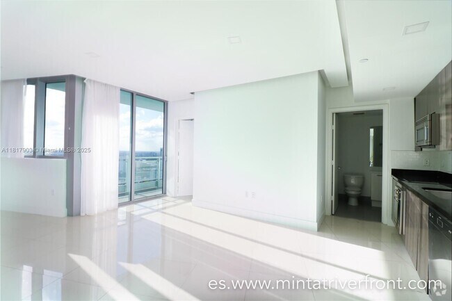 Building Photo - 92 SW 3rd St Unit 3306 Rental