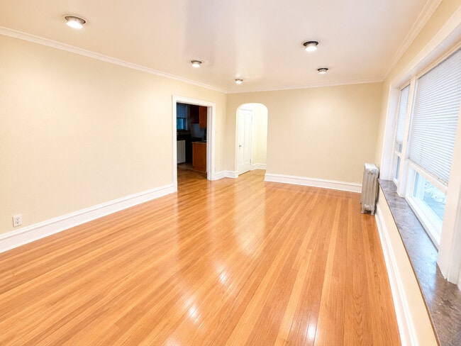 Photo - 2044 W Farragut Ave Unidad 1C