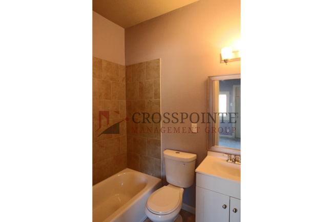 Photo - Tenneha Ave N 1535/1537 Unit 1535