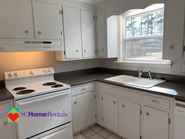 Kitchen - 231 Vincenne Rd