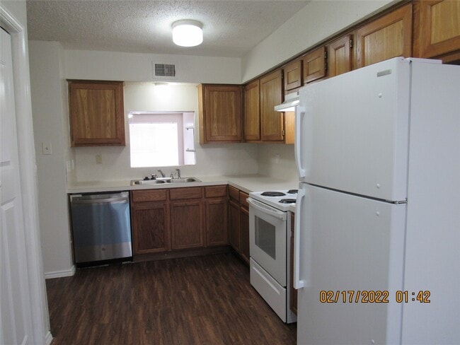 Photo - 15543 Weldon Dr