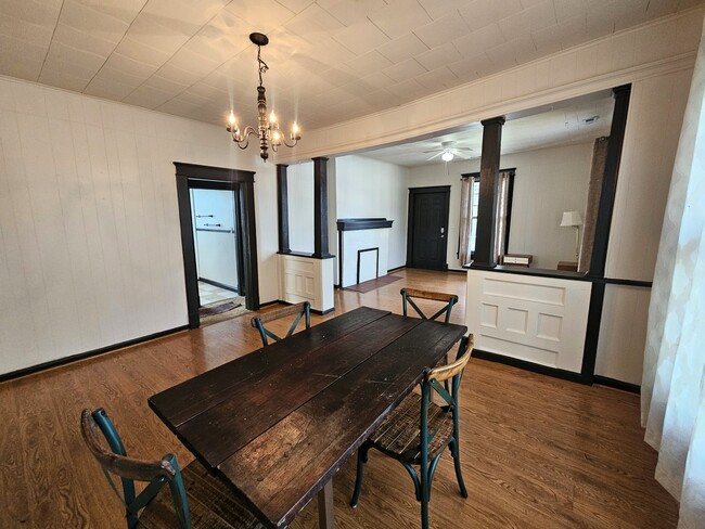 Photo - 1909 Bennett Ave