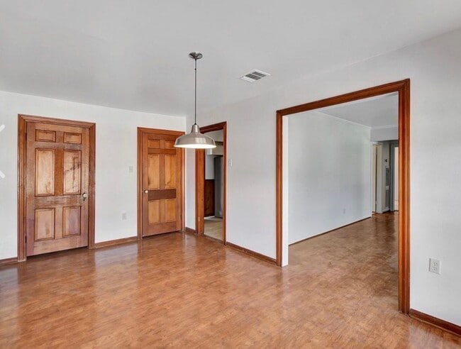 Photo - 2044 Thonig Rd