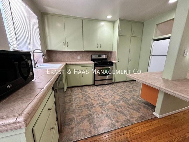 Photo - 700 E Carson St Unit #03