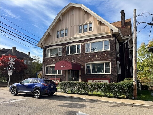 Building Photo - 1601 Hillsdale Ave Unit 2