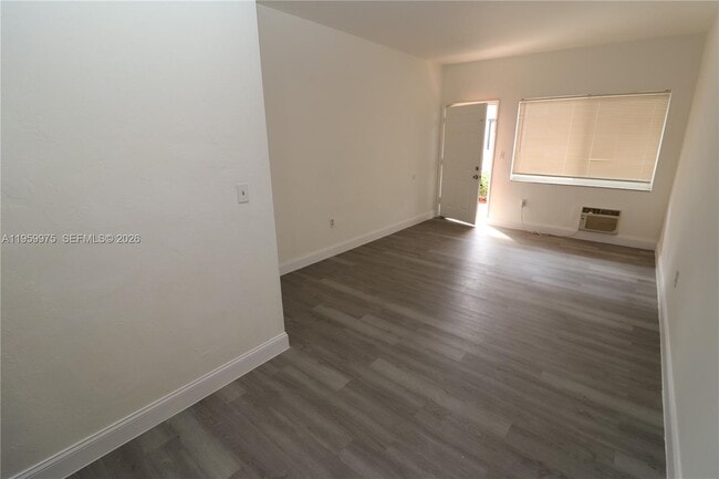 Photo - 835 83rd St Unidad 3