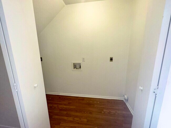 Photo - 1112 Leslie Cir