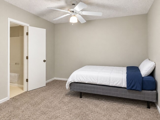 3921 SW 34th St Unidad University Terrace Bedroom 4