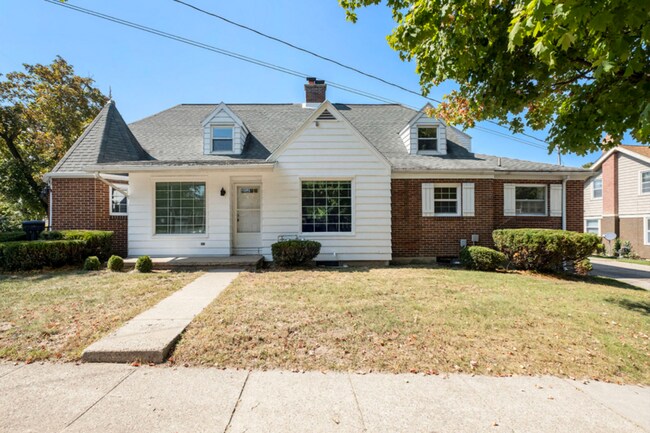 Photo - 191 E Division St NE