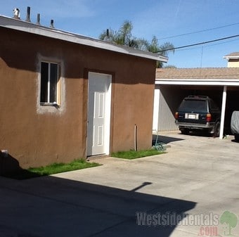 Building Photo - 3613 W 108th St Rental
