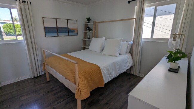 Photo - 2152 Oliver Ave