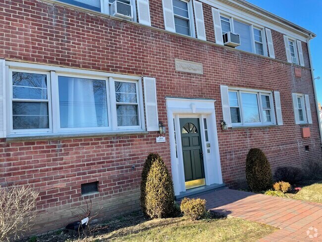 Building Photo - 264 Glenbrook Rd Unit D Rental