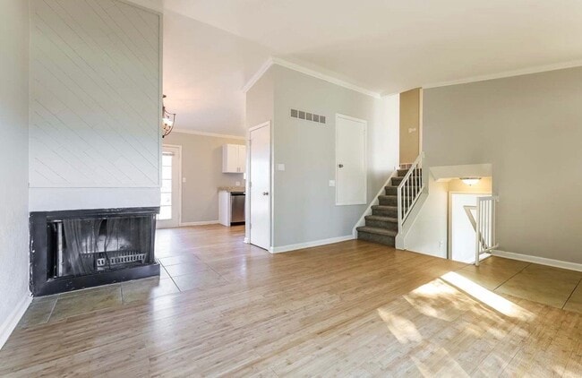 Building Photo - 10256 Briar Forest Dr