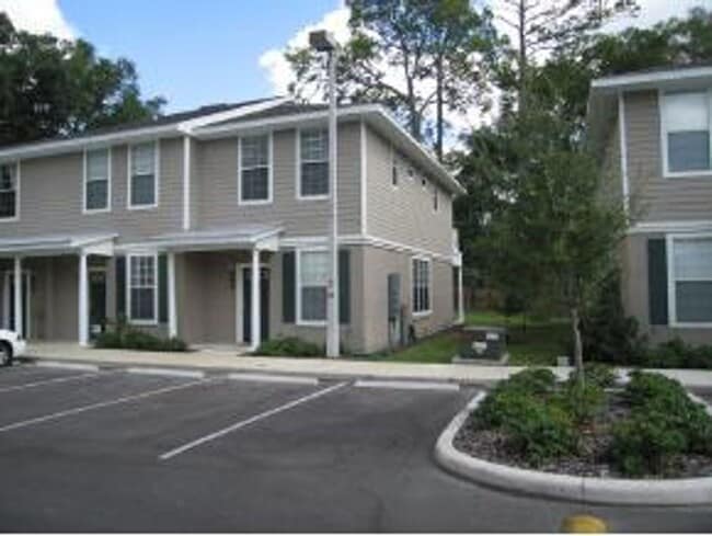 Building Photo - Spacious End Unit Available in Garland Condo