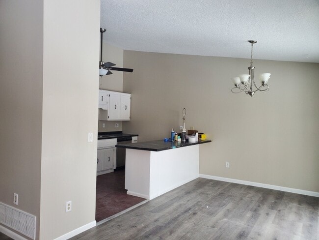 Photo - 1836 55th St E