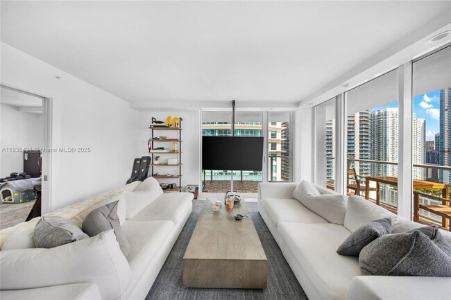Building Photo - 1155 Brickell Bay Dr Rental