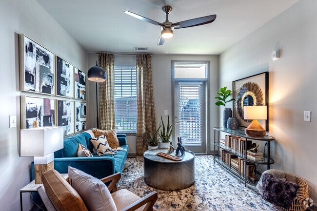 2BR, 2BA - 1020 SF