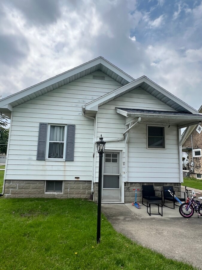Photo - 212 E Main St