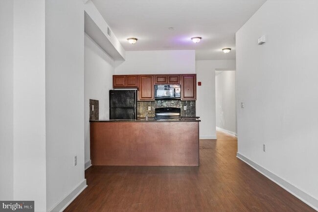 Building Photo - 6028 Market St Unit 2