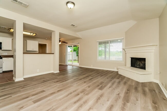 Photo - 1001 Springcreek Dr