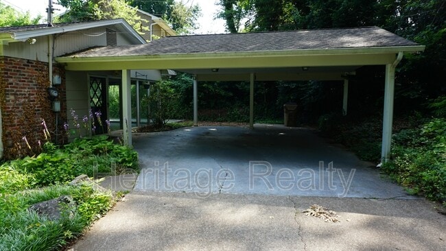 Photo - 529 Bardon Rd NW